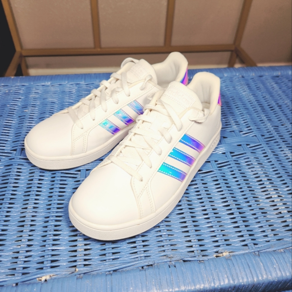 ADIDAS GRAND COURT 2.0 SUSTAINABLE SNEAKERS Size 6.5 women, 5 youth